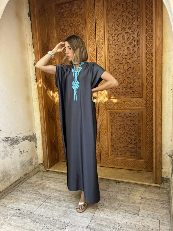 Robe d’hôtesse: "Caligraphy" grise