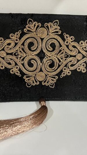 Pochette brodée en brocard