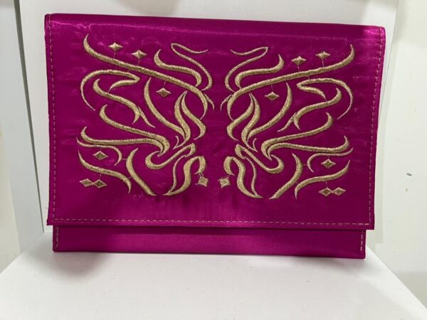 Pochette brodée