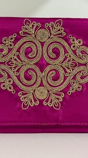 d4e73879-25cf-4a2c-a36e-7c95b2995759 Pochette brocard