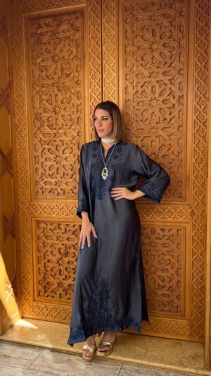 Robe d’hôtesse « gris caftan »