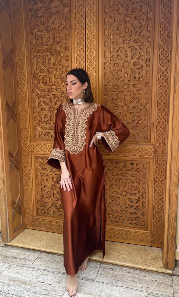 Robe d’hôtesse « caftan marron »